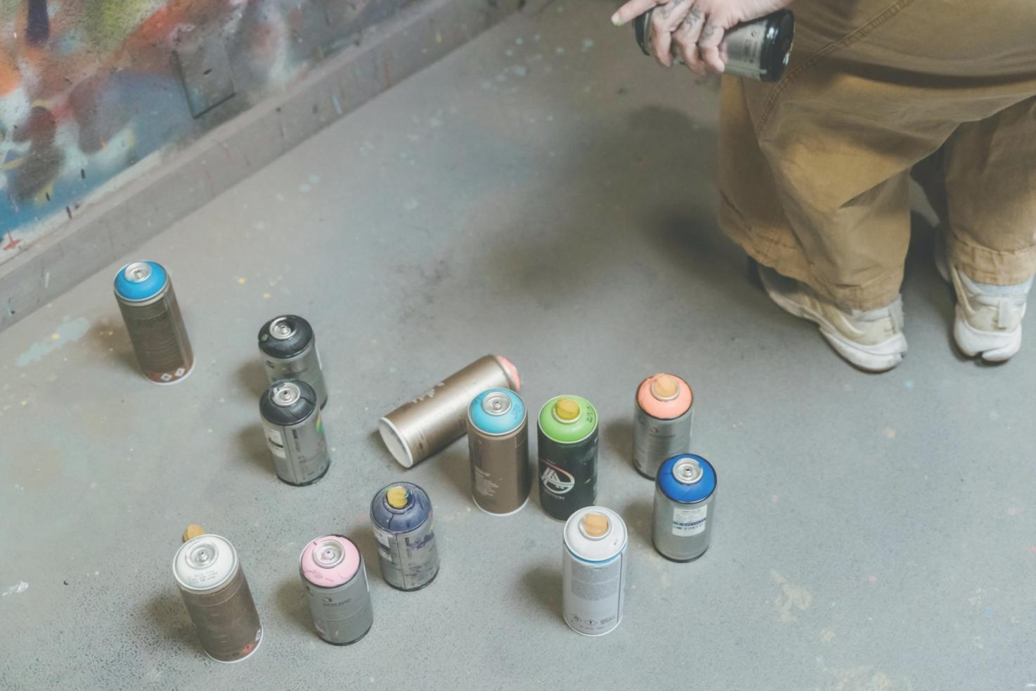 Bewegungsstudie einer menschlichen Figur in dynamischer Pose