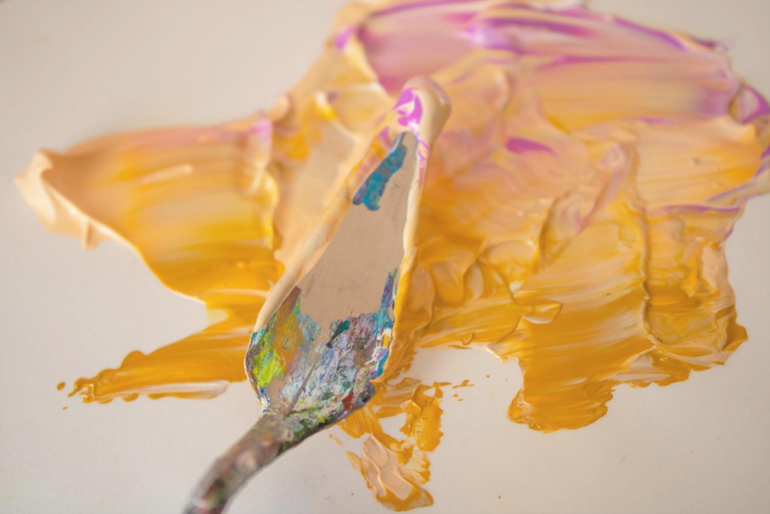 Zeichnung mit Schwerpunkt auf Licht und Schatten bei Figurendarstellung